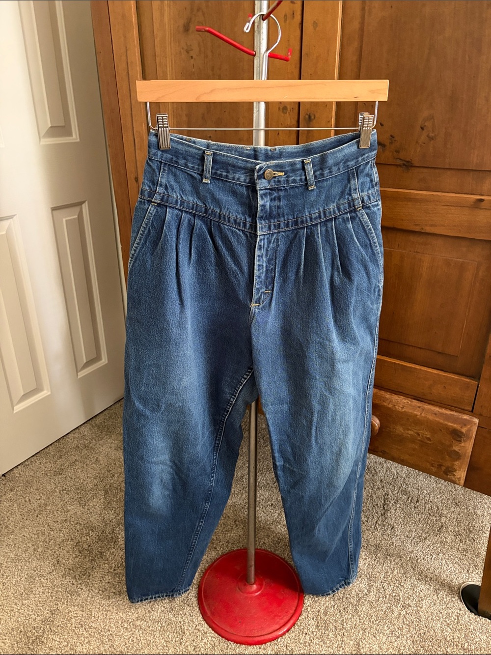VINTAGE Lee High-Waist Pleated Western Yoke Blue Jeans Bareback 26” - 27” Waist